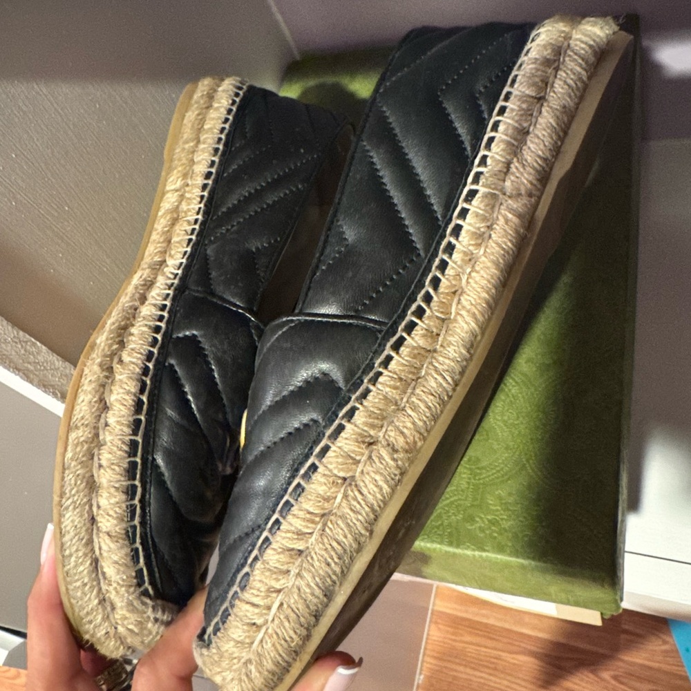 Used. EU38 US 8. If you’re a US7.5 I suggest this size. Original box - Picture 3 of 4